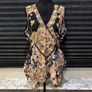 Gimmicks‎ by BKE floral print chiffon tank top with crochet & lace SZ Medium NWT